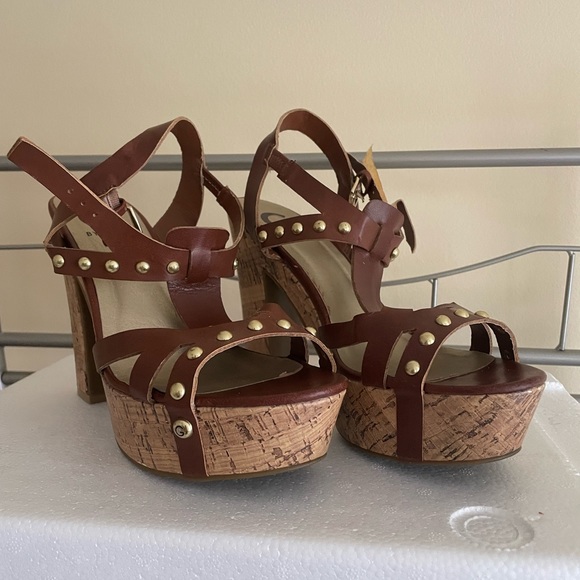 G by Guess Robina Platform brown leather heels - Picture 2 of 6